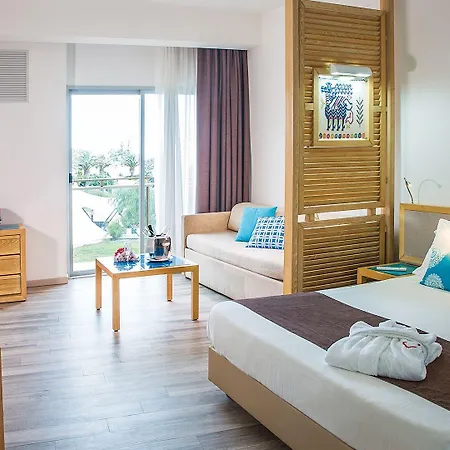 Ξενοδοχείο Baia Di Conte 4*